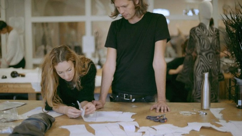 Μία μικρού μήκους ταινία για τη δημιουργική συνεργασία των Iris Van Herpen και Salvador Breed