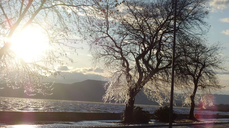 Ιωάννινα: Παγετός και όμορφες εικόνες στην παραλίμνια περιοχή