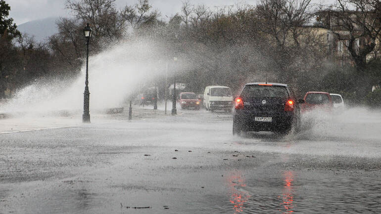 Διακοπή κυκλοφορίας στη Μάνδρα λόγω… Ζηνοβίας