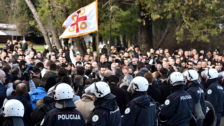 Μαυροβούνιο: Διαδηλωτές αντιδρούν στον νόμο για την περιουσία της Σερβικής Ορθόδοξης Εκκλησίας