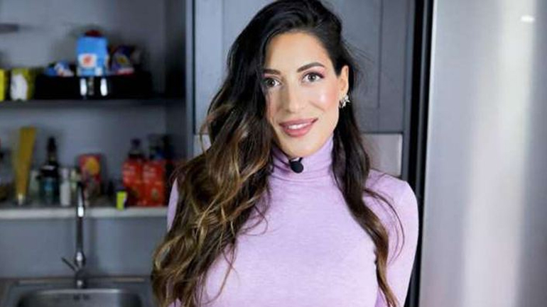 Φλορίντα Πετρουτσέλι: Ποζάρει με φουσκωμένη κοιλίτσα στον πέμπτο μήνα της εγκυμοσύνης της