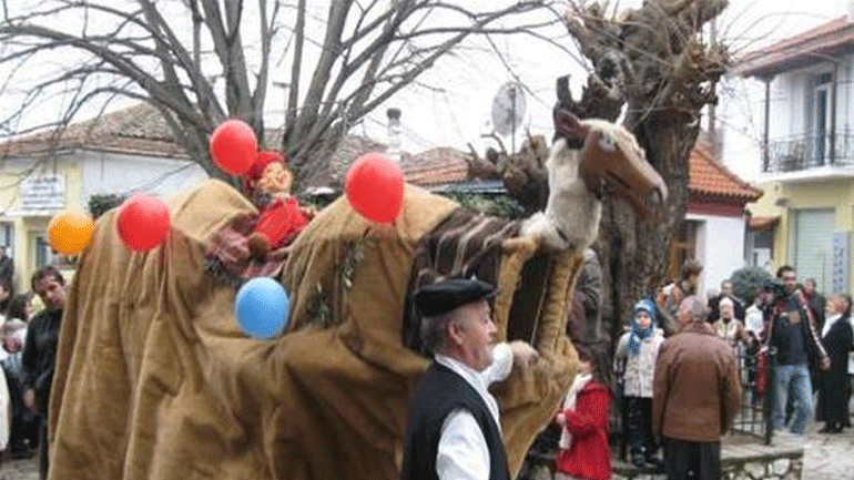 Αναβιώνουν τα έθιμα της «Καμήλας» και του «Γάμου της Μανιώς» στη Γαλάτιστα Χαλκιδικής