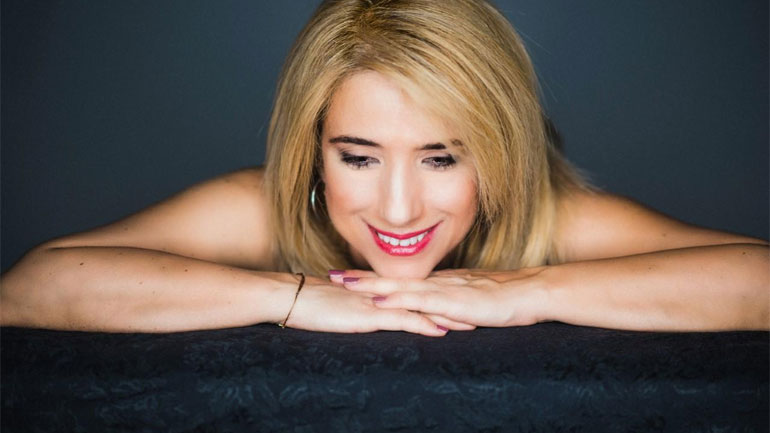 Συνεχίζει η Νάσια Κονιτοπούλου τις επιτυχημένες της εμφανίσεις –  Πού θα τη δείτε από τις 18 Ιανουαρίου!