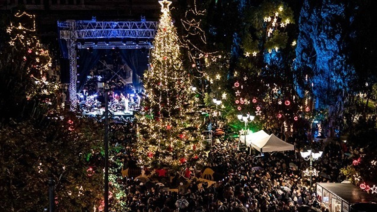 Η Αθήνα αποχαιρετά το 2019 – Φαντασμαγορική γιορτή στο Σύνταγμα