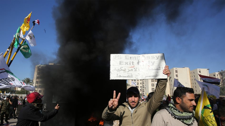 Οργή Τραμπ για την εισβολή με 12 τραυματίες στην πρεσβεία των ΗΠΑ στη Βαγδάτη