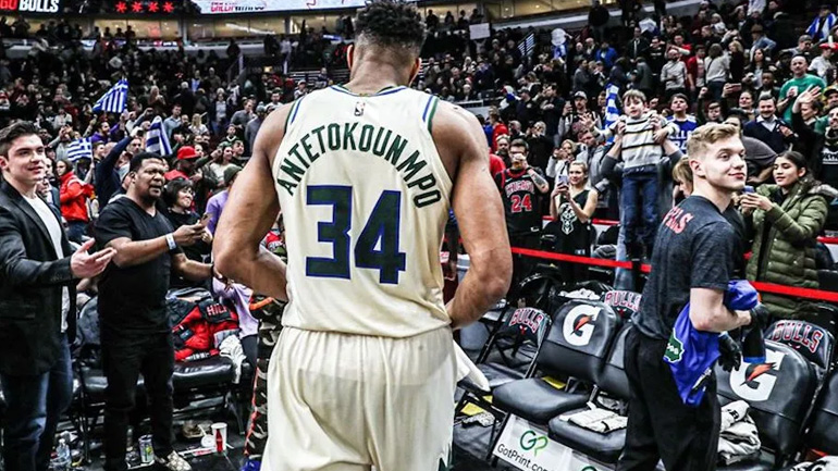 Οι Μιλγουόκι Μπακς ευχήθηκαν «καλή χρονιά» στα ελληνικά ως «ΚΑΕ Ελαφιακός»