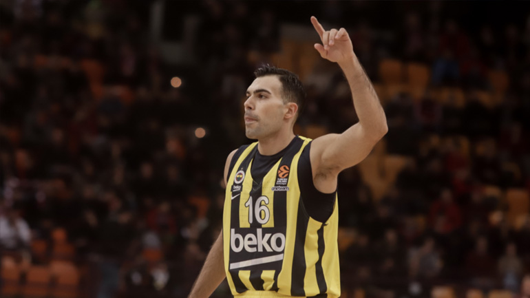 Το εντυπωσιακό buzzer beater του Σλούκα πίσω από το κέντρο του γηπέδου