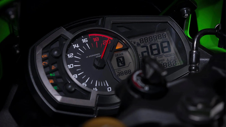 Kawasaki ZX-25R:  Ακούστε το στα.. κόκκινα!