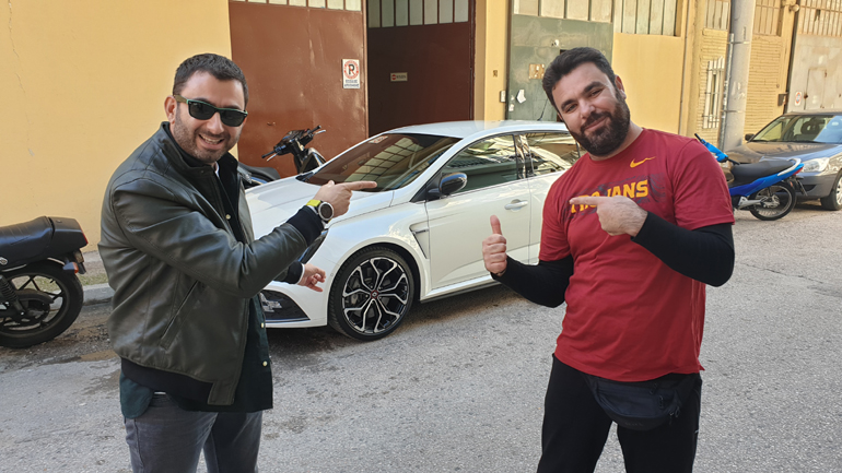 Κάναμε την έκπληξη και πήγαμε με το νέο Megane RS στον Μανώλη για να το οδηγήσει...