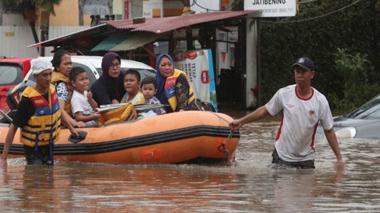 Ινδονησία: Τουλάχιστον 21 νεκροί εξαιτίας πλημμυρών στην πρωτεύουσα Τζακάρτα