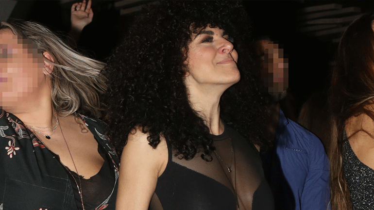 Sexy εμφάνιση σε βραδινή έξοδο για τη Μαρία Σολωμού