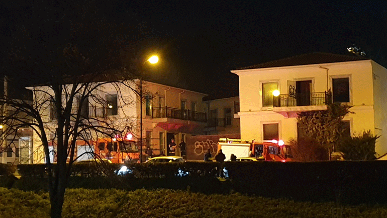 Φωτιά σε παλιό εμπορικό κέντρο στα Τρίκαλα