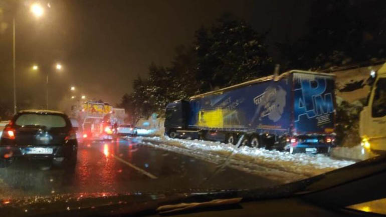 Απαγόρευση κυκλοφορίας βαρέων οχημάτων Kυριακή και Δευτέρα σε ΠΑΘΕ και Ιονία Οδό.