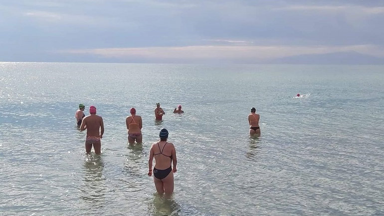 Χαλκιδική: Κολυμβητές έκαναν την πρώτη βουτιά για το 2020
