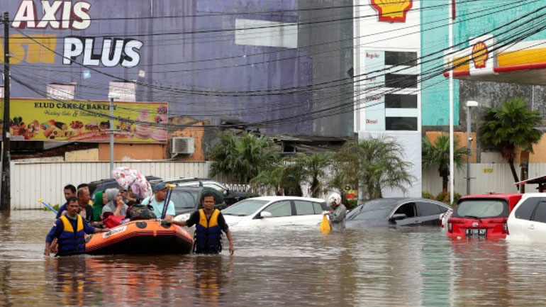 Ινδονησία: Τουλάχιστον 53 νεκροί και χιλιάδες εκτοπισμένοι εξαιτίας των πλημμυρών