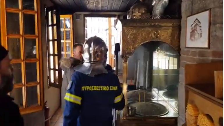 Πήρε φωτιά από τα κεριά εκκλησία στην Κοζάνη