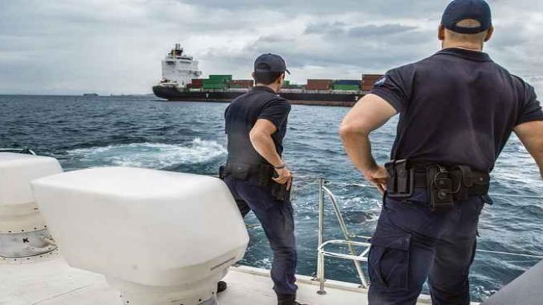 Συναγερμός στο Λιμενικό: Ναυτικός έπεσε στη θάλασσα, μεταξύ Ταινάρου και Κυθήρων