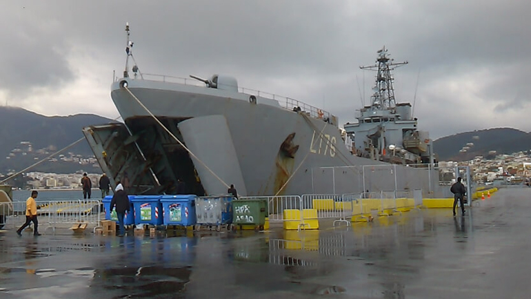 Πλοίο για τη φιλοξενία μεταναστών στέλνει η κυβέρνηση στη Μυτιλήνη