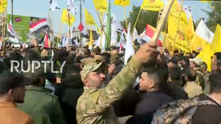 Θρηνούν τον Σουλεϊμανί οι οπαδοί του  – Νεκρική πομπή στη Βαγδάτη