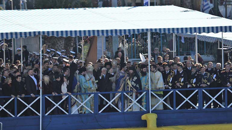 Δεν θα γίνει στο λιμάνι του Πειραιά η τελετή αγιασμού των υδάτων