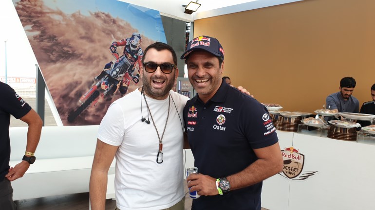 Συναντήσαμε τον περυσινό νικητή του Ντακάρ Nasser Al-Attiya ο οποίος έστειλε μήνυμα αγάπης στην Ελλάδα ενώ δεν παρέλειψε να μας πει και μερικές ελληνικές λέξεις (δείτε το σχετικό video παρακάτω)