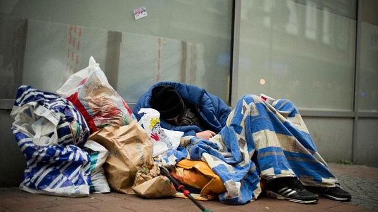 Ο δήμος Θεσσαλονίκης ανοίγει περίπτερο της ΔΕΘ για την προστασία αστέγων από το ψύχος