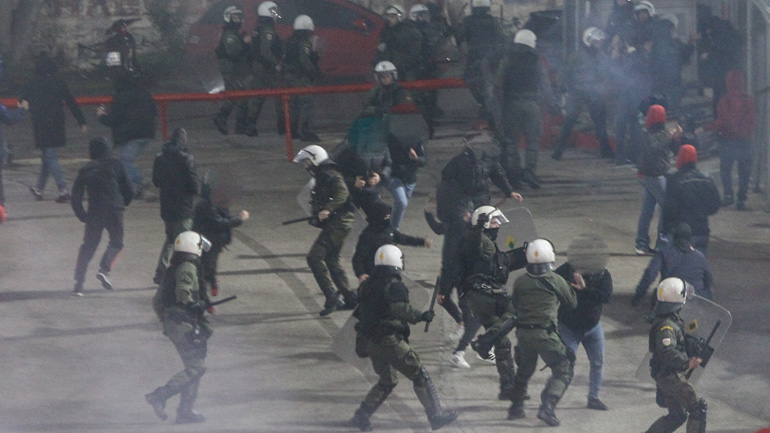 Επεισόδια αστυνομίας-οπαδών έξω από το Καραϊσκάκη!