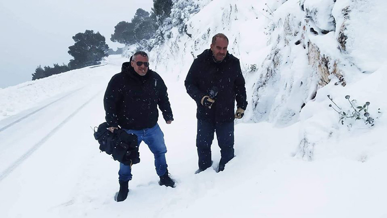 Ο δημοσιογράφος Βαγγέλης Γκούμας (δεξιά) με τον εικονολήπτη Δημήτρη Πανταζογλου