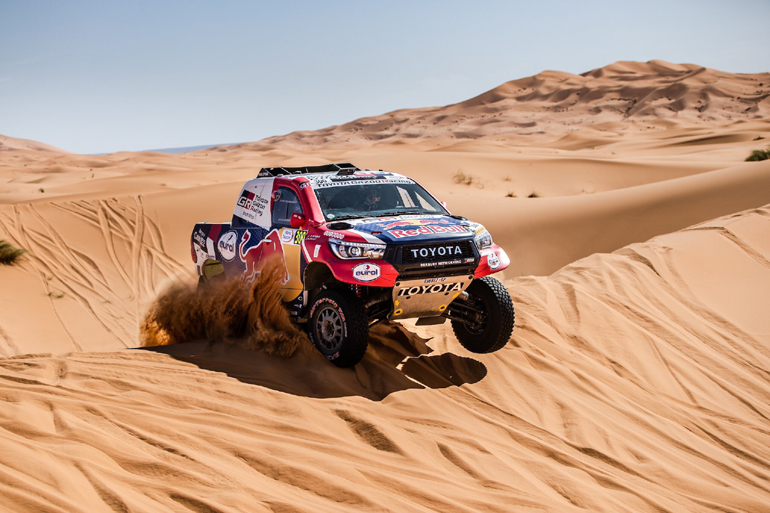 Και για να μην ξεχνιόμαστε! Το ράλι Ντακάρ που φέτος μετακόμισε για πρώτη φορά στην Αραβική Χερσόνησο ξεκίνησε...