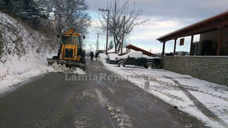 Μάχη με τα χιόνια στο ορεινό Γαρδίκι