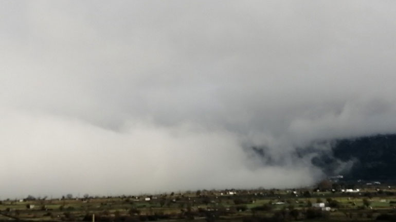 Κρήτη: Κινδύνευσε ζευγάρι από τα νερά – Κατολισθήσεις και ομίχλη