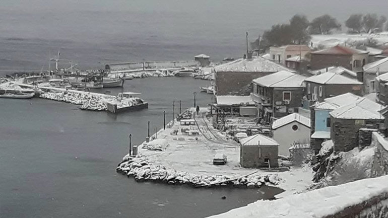 Χιονίζει στη Λέσβο