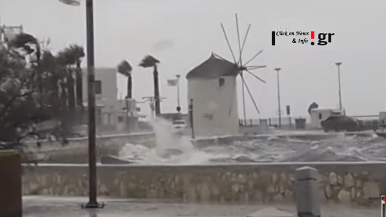 Πελώρια κύματα «κατάπιαν» ακτές της Παροικίας και της Νάουσας στην Πάρο