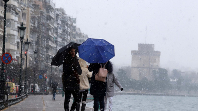 Ήλιος με «δόντια» στη Θεσσαλονίκη: Που χρειάζονται αλυσίδες στη Βόρεια Ελλάδα