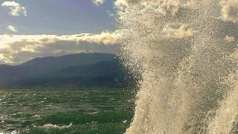 «Ηφαιστίων»: Παρατείνεται η αγωνία για το ακυβέρνητο πλοίο «AEOLOS»