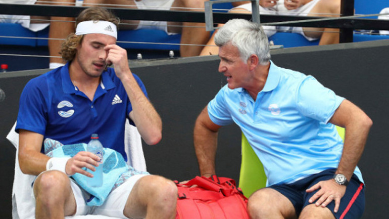 Ο Τσιτσιπάς ξέσπασε στη ρακέτα του και χτύπησε κατά λάθος τον πατέρα του