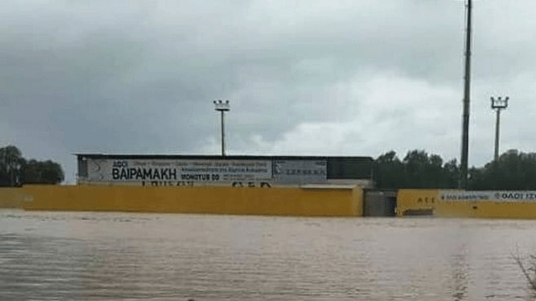Γήπεδο μετατράπηκε σε λιμνοθάλασσα στο Ηράκλειο