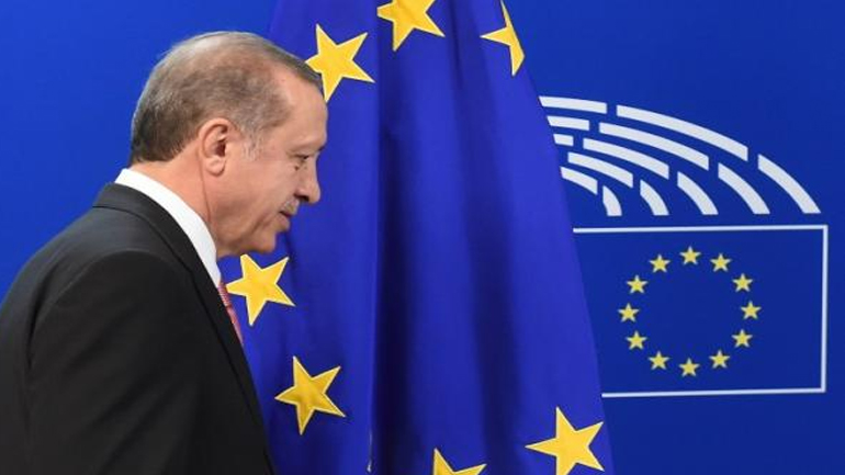 Να μπλοκάρει τον Ερντογάν στη Λιβύη επιχειρεί η Ευρώπη