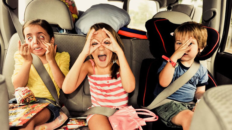 Οικογενειακό ταξίδι: Τι παιχνίδια μπορούν να παίξουν τα παιδιά στο αυτοκίνητο;