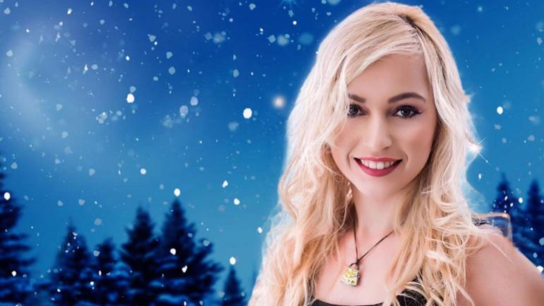 Η Κυριακή Δερέμπεη τραγουδάει παραδοσιακά τραγούδια σε τηλεοπτική εκπομπή