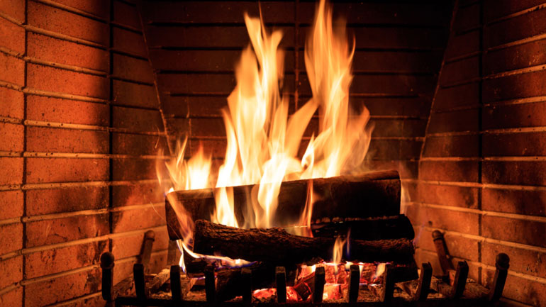 Ελληνική Αντικαρκινική Εταιρεία: «Το τζάκι είναι άκρως επικίνδυνο για την υγεία»