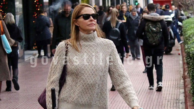 Τζένη Μπαλατσινού: Βόλτα στο κέντρο της Αθήνας