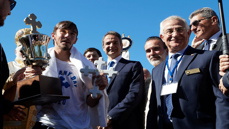 Ο Μητσοτάκης γιόρτασε τα Θεοφάνεια με ομογενείς στο Τάρπον Σπρινγκς των ΗΠΑ