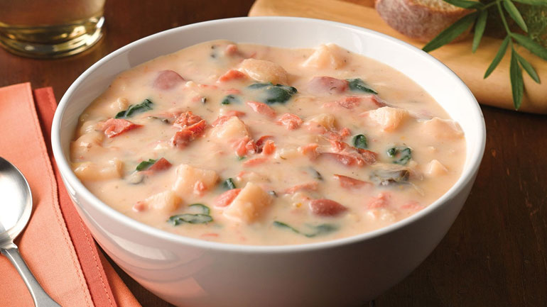 Βελουτέ σούπα με σολομό για τις κρύες νύχτες