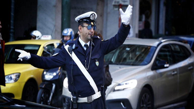 Αυξημένη κίνηση στη Μεσογείων λόγω τροχαίου