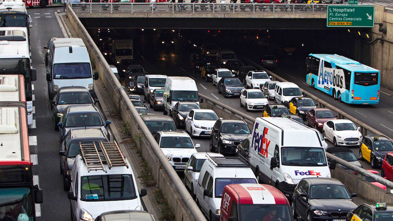 Απαγόρευσαν την κυκλοφορία παλαιών οχημάτων στη Βαρκελώνη…