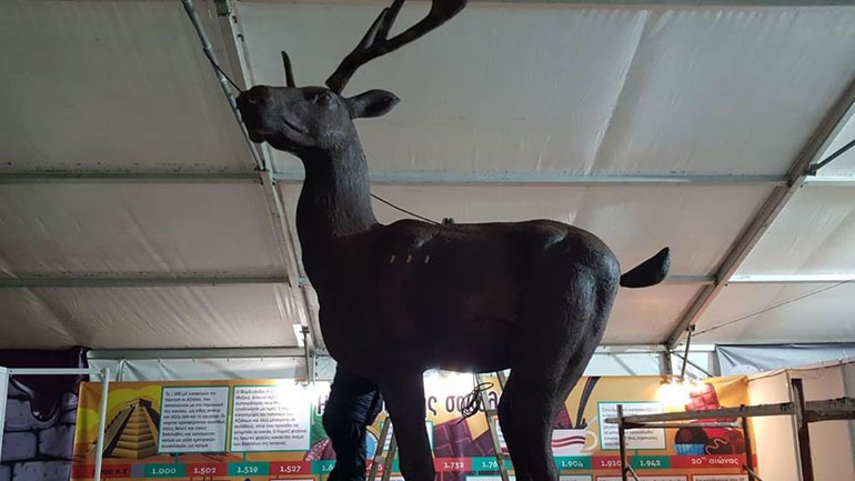 Στην Κατερίνη έφτιαξαν το μεγαλύτερο σοκολατένιο ελάφι του κόσμου