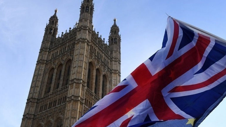 Οι Βρετανοί βουλευτές αναμένεται σήμερα να εγκρίνουν τη συμφωνία για το Brexit