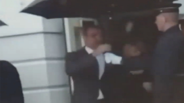 Γκάφα ή αμηχανία;