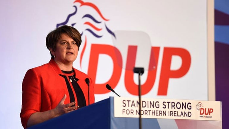 Βόρεια Ιρλανδία: Συμφωνία βάζει τέλος σε τρία χρόνια πολιτικής παράλυσης